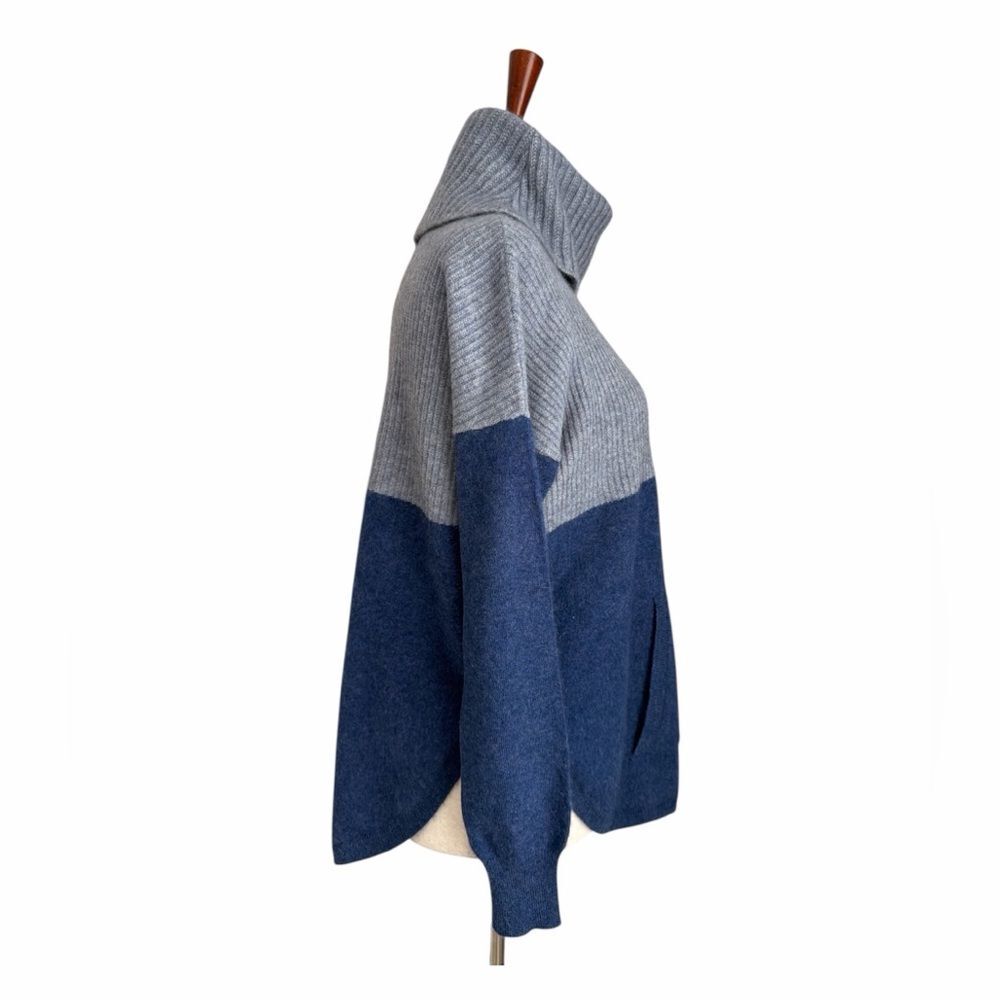 Max Studio 100% 2-Ply Cashmere Colorblock Turtleneck Sweater Size M Gray Blue - Picture 3 of 9